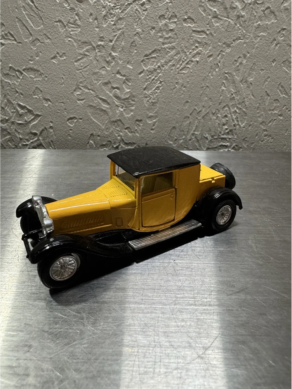 Vintage Style 1928 Bugatti Yellow and Black Classic Model Car